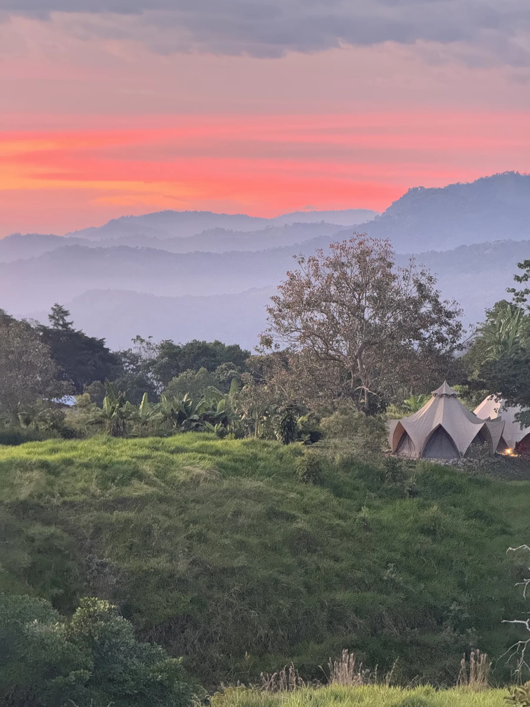 Sunset over the Diamante Valley ridge at Holos